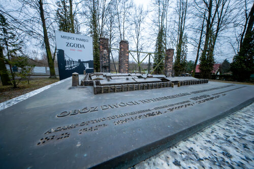 Miejsce Pamięci „Zgoda” w Świętochłowicach – widok makiety z podpisem: „Obóz dwóch totalitaryzmów – niemieckiego i komunistycznego, 1942–1945” (fot. IPN/Krzysztof Łojko)