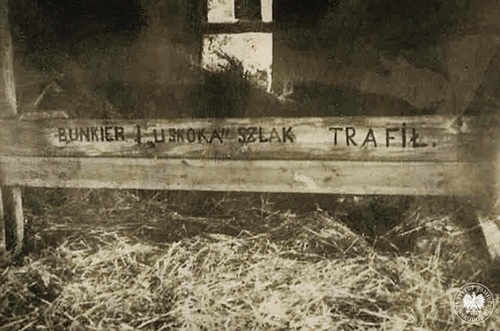 Napis sporządzony przez funkcjonariuszy UB po zakończeniu operacji w Dąbrówce 21 maja 1949 r. (fot. z zasobu AIPN)