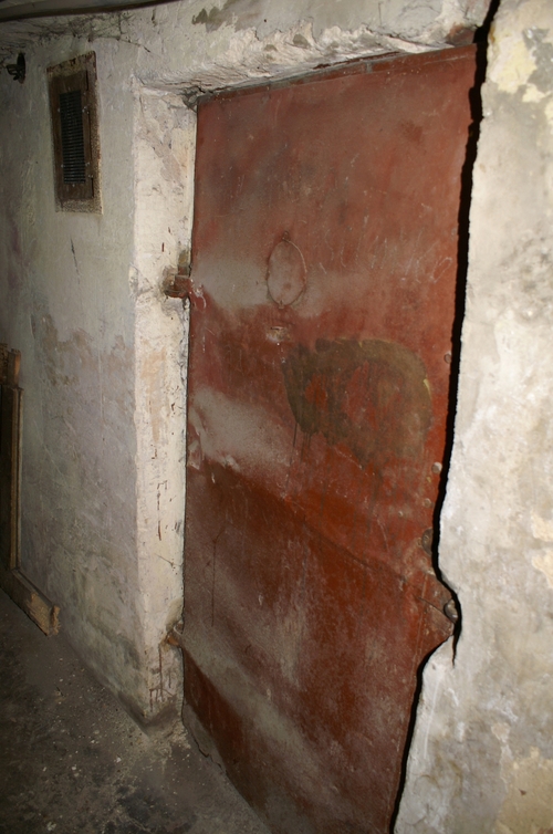 Piwnica w dawnej siedzibie Wojewódzkiego Urzędu Bezpieczeństwa Publicznego (WUBP) w Lublinie przy ul. Chopina 18