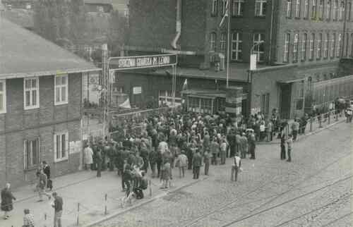 „Stocznia to Kanada. Tu się dobrze zarabia. Jak tu ludzi ruszyć?”. Rzeczywistość drugiej połowy lat siedemdziesiątych na Wybrzeżu Gdańskim na przykładzie Stoczni Gdańskiej
