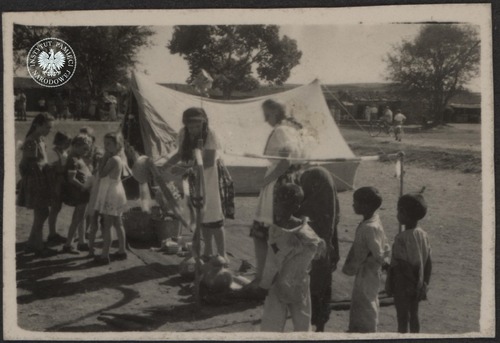 Jeden ze straganów zorganizowanych z okazji Kaziuków w Osiedlu Polskim w Valivade