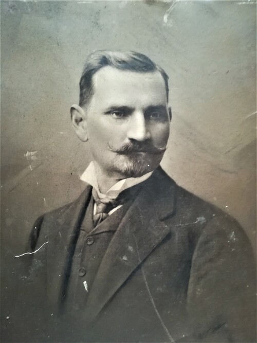 Zdjęcie portretowe Teofila Waligórskiego, około 1908 roku