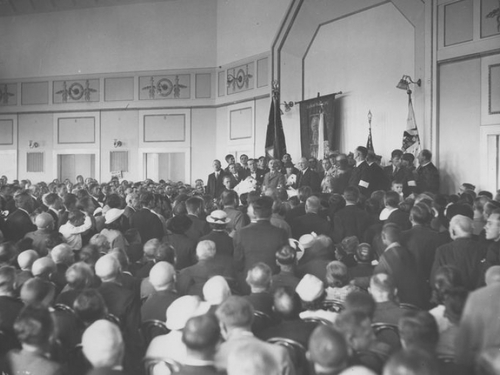 Pułkownik Izydor Modelski przemawia na wiecu Zjednoczenia Narodowego - Frontu Morges w Warszawie, 1936 r.