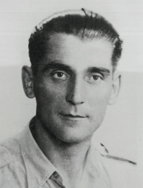 Edmund Wilkosz (1912–1944) – urzędnik państwowy i harcerz; w 1935 r. uczestniczył jako komendant obozu beskidzkiego w Jubileuszowym Zlocie ZHPw Spale. Po wybuchu wojny przedostał się na Węgry, gdzie pracował jako nauczyciel w polskiej szkole; w 1940 r. przez Turcję do Palestyny i wstąpił do WP. Wyróżnił się w walkach o Tobruk, za które otrzymał Krzyż Walecznych. Podczas zdobywania Monte Cassino został ciężko ranny, zmarł w szpitalu polowym. Pośmiertnie odznaczony Orderem Virtuti Militari.