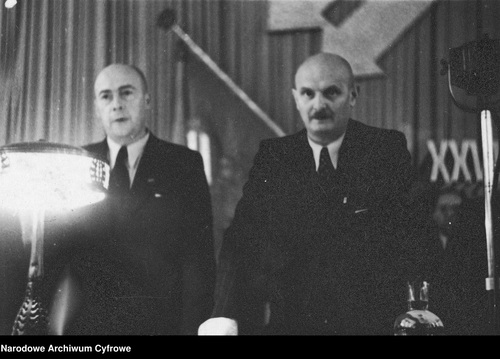 Józef Cyrankiewicz i Stanisław Szwalbe podczas Kongresu PPS we Wrocławiu, grudzień 1947 r. (fot. Narodowe Archiwum Cyfrowe)