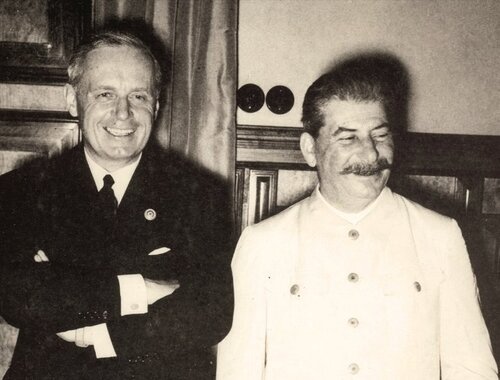 Podpisanie w Moskwie paktu o nieagresji między III Rzeszą a ZSRS, Joachim Ribbentrop i Józef Stalin, sierpień 1939 r. (fot. z zasobu IPN)