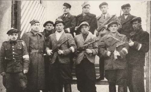 Funkcjonariusze PUBP i ORMO oddelegowani do zabezpieczenia referendum, 1946 r. (fot. z zasobu IPN)