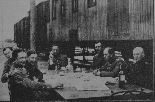 4 Eskadra wywiadowcza i dowództwo I grupy w Lidzie na dworcu, maj 1919 r. (fot. domena publicza)