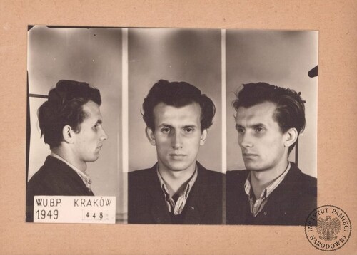 Jak wyglądałby Bolesław Chrobry bez Matejkowych wąsów i bez Bacciarellowej brody? A gdyby tak zastąpić marynarkę i koszulę ubraniem z piastowskiej garderoby… Zdjęcie sygnalityczne Bolesława Stawowego „Chrobrego”, po II wojnie działacza organizacji antysowieckiej i antykomunistycznej, w 1949 r. skazanego za to przez kolaboracyjny sąd w Krakowie na 5 lat więzienia. Fot. z zasobu AIPN