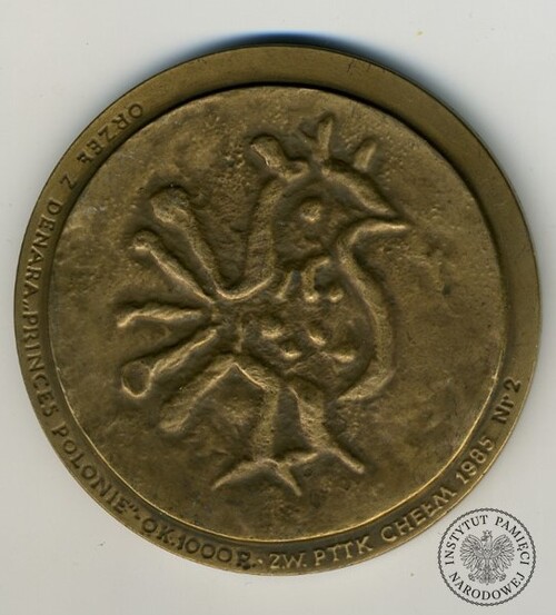 Czy to orzeł i pierwszy wizerunek polskiego godła? Spory wciąż trwają. Rysunek z Bolesławowego denara <i>Princes Polonie</i>. Zdjęcie rewersu medalu pamiątkowego „Bolesław Chrobry” (z serii Medale Królów i Książąt Polskich, emitowanego przez PTTK Chełm), 1985. Fot. z zasobu AIPN