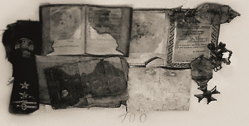 Dokumenty i naramienniki Andrzeja Hałacińskiego, które Niemcy wydobyli z jego grobu w 1943 r. (fot. z archiwum rodziny Hałacińskich)