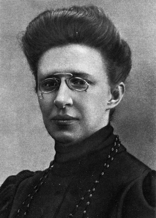 Jelena Stasowa na fotografii z 1907 r. (domena publiczna)