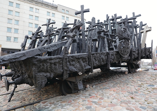 Spiżowa pamięć o Katyniu. Relacja Maksymiliana Biskupskiego