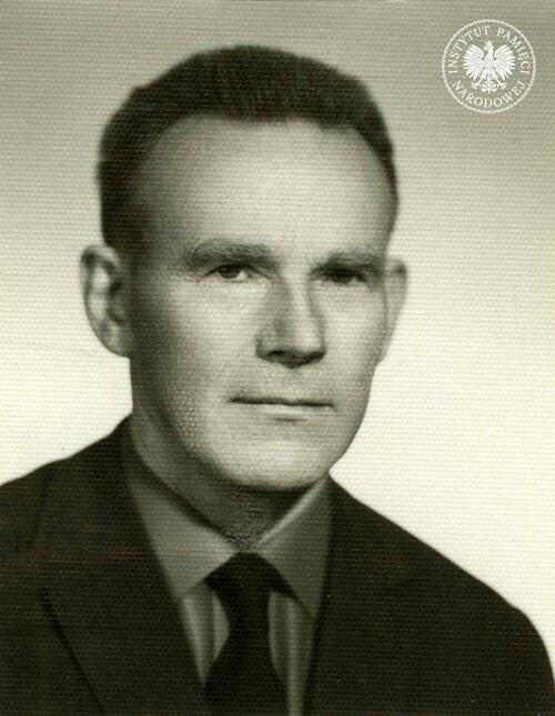 Karol Tchorek. Zdjęcie z akt paszportowych, wykonane około 1965 r. (fot. z zasobu AIPN)