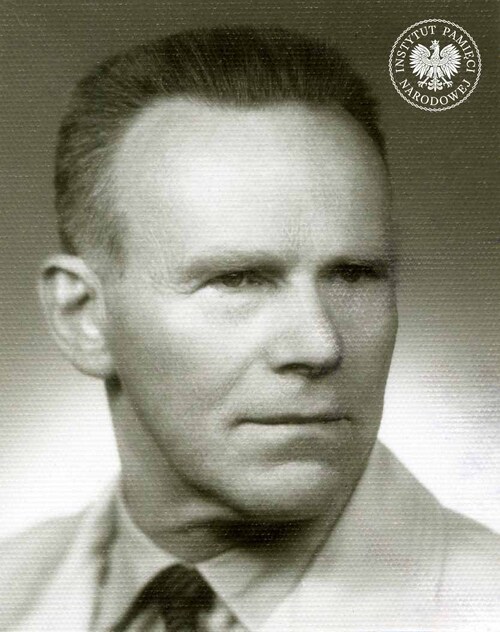 Karol Tchorek. Zdjęcie z akt paszportowych, wykonane około 1965 r. (fot. z zasobu AIPN)