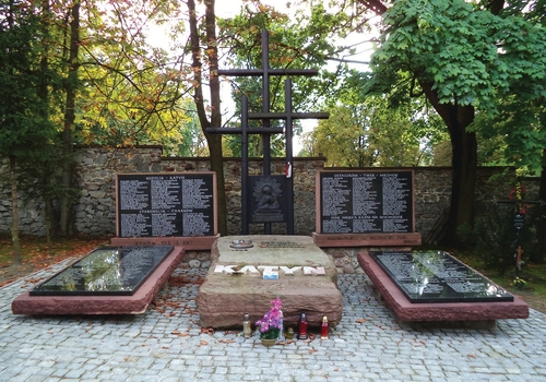 Pomnik Katyński na Cmentarzu Partyzanckim w Kielcach