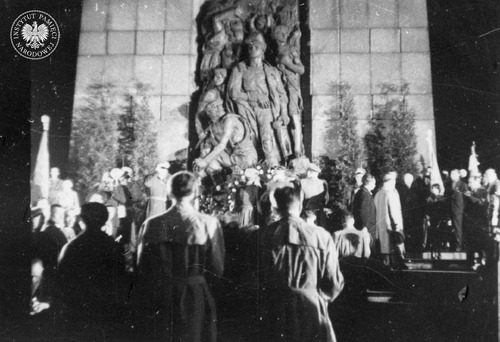 Uroczystości ku czci pamięci poległych w czasie II wojny światowej, b.d. (fot. z zasobu IPN)