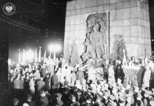 Uroczystości ku czci pamięci poległych w czasie II wojny światowej, b.d. (fot. z zasobu IPN)