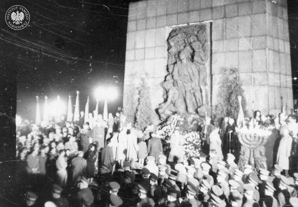 Bojownikom i męczennikom. Pomnik Bohaterów Getta w Warszawie