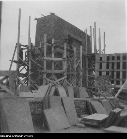 Budowa pomnika Bohaterów Getta w Warszawie, 1946–1948 (fot. z zasobu NAC)