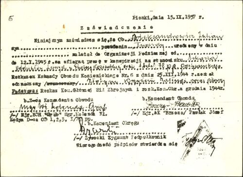 Zaświadczenie potwierdzające nadanie Złotego Krzyża Zasługi z Mieczami (Pionki, 1957). Dok. ze zbiorów IPN