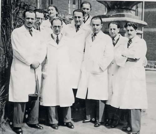 Mieczysław Żywot (trzeci od prawej) w czasie praktyk studenckich w krakowskim szpitalu