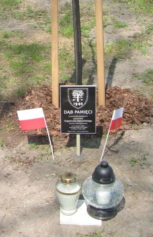 2010 r., kwiecień. Dąb pamięci Eugeniusza Domańskiego (fot. M. Kapusta)