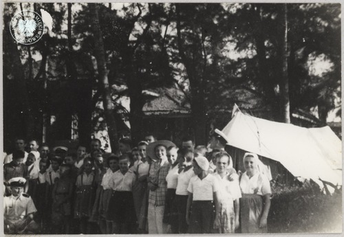 Hanka Ordonówna wśród polskich dzieci w Bandrze, 1942 r.