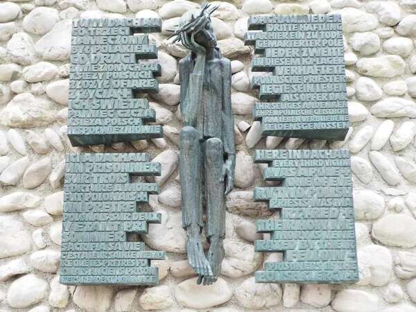 Księża polscy w KL Dachau w latach 1939-1945