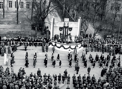 Uroczystości pod hasłem „Trzymamy straż nad Odrą”, Szczecin, kwiecień 1946 r. Fot. AIPN