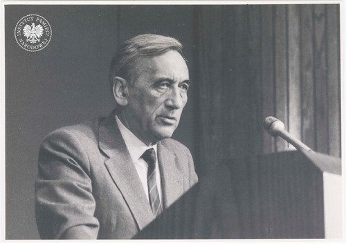 Premier Tadeusz Mazowiecki, 1990 r. Autor fotografii: Radosław Zięcina (fot. z zasobu IPN)