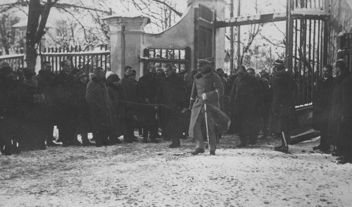 Wizyta marszałka Józefa Piłsudskiego u książąt Radziwiłłów w Nieświeżu, październik 1926 r. (fot. z zasobu NAC)