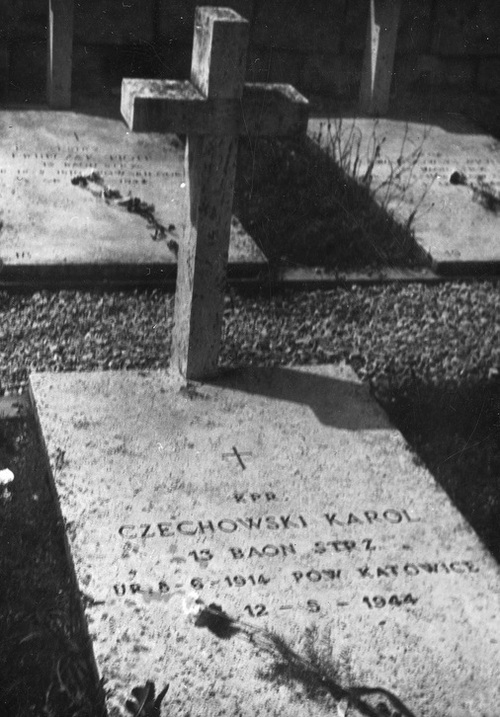 Nagrobek kpr. Karola Czechowskiego z Roździenia na cmentarzu pod Monte Cassino (fot. z zasobu NAC)