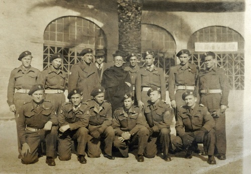 Żołnierze 2 Korpusu Polskiego we Włoszech; Józef Czesław Skrzynecki stoi pierwszy od lewej. Fot. zbiory Józefa Cz. Skrzyneckiego/Henryk Domagała