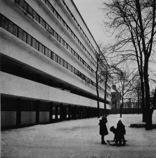 Budynek Narkomfinu, lata 30. XX wieku (fot. Robert Byron/Wikimedia/domena publiczna)