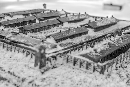 Świętochłowice-Zgoda. Makieta przedstawiająca teren obozu, ustawiona przez wejściem na jego dawny teren. Fot. K. Łojko (IPN)