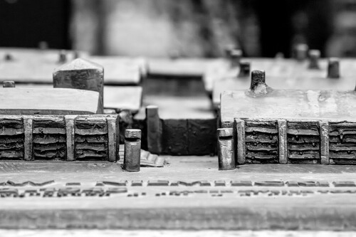 Świętochłowice-Zgoda. Fragment makiety przedstawiającej teren obozu, ustawionej przez wejściem na jego dawny teren. Fot. K. Łojko (IPN)