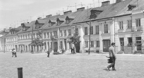 Rynek Pułtuski, zdjęcie wykonane najprawdopodobniej w latach siedemdziesiątych dwudziestego wieku