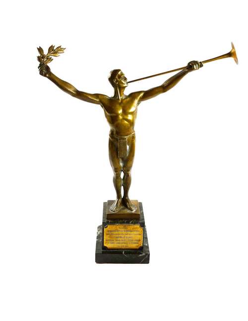 Nagroda Centralnego Instytutu Wychowania Fizycznego imienia Pierwszego Marszałka Polski Józefa Piłsudskiego w Pierwszej Polskiej Olimpiadzie w Pittsburghu, 1938 r. (artefakt z zespołu: Archiwum Sokolstwa Polskiego w Ameryce, przechowywanego w Archiwum IPN w Warszawie)