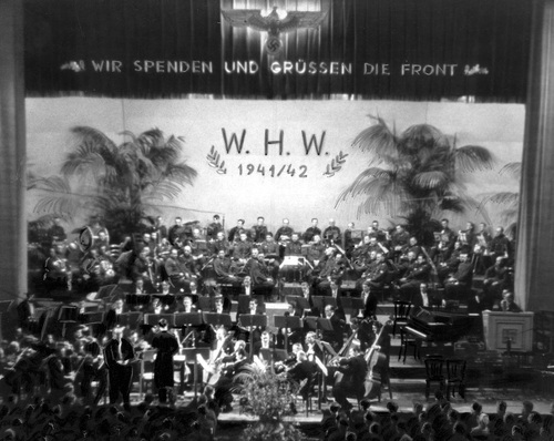 Koncert w kinie "Urania", 1942 r. (fot. z zasobu NAC)