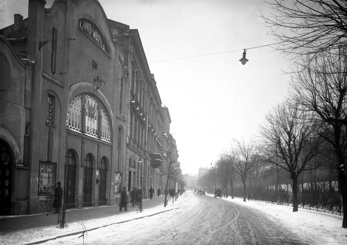 Budynek kina "Wanda" przy ulicy św. Gertrudy w Krakowie, 1933 r. (fot. z zasobu NAC)
