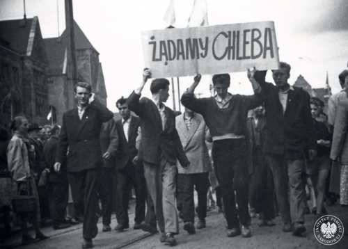 Demonstranci na ul. Czerwonej Armii (obecnie ul. Święty Marcin), 28 czerwca 1956 r. Fot. AIPN