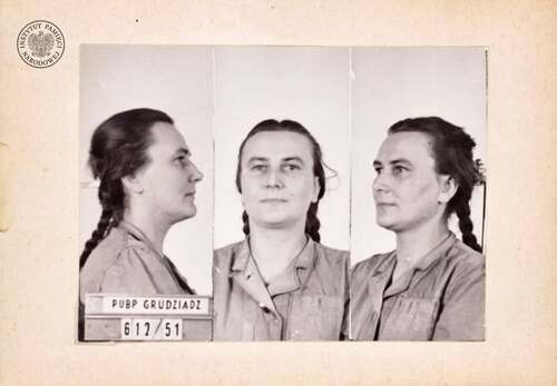 Zdjęcie sygnalityczne Antoniny Niemczur, wykonane 29 grudnia 1951 r. w Powiatowym Urzędzie Bezpieczeństwa Publicznego w Grudziądzu (fot. z zasobu AIPN)