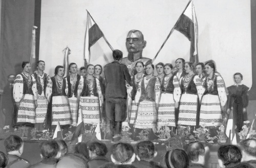 Chór ukraiński na uroczystościach imieninowych Józefa Piłsudskiego w Równem, marzec 1935 r. Fot. NAC