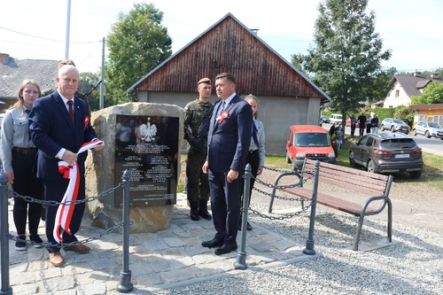 Odsłonięcie tablicy upamiętniającej zamordowanych przez UPA i OUN w Wołkowyi - 12 września 2021 r. (fot. Maria Rejman, IPN Rzeszów)