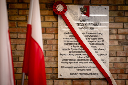 Tablica upamiętniająca mec. Jerzego Kurcyusza w siedzibie Zarządu Regionu Śląsko-Dąbrowskiego NSZZ „Solidarność” w Katowicach, 18 kwietnia 2024 r. (fot. K. Łojko, IPN)