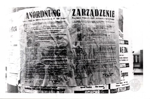 Plakat z zarządzeniem z 3 marca 1941 r. o utworzeniu dzielnicy mieszkaniowej dla Żydów w Krakowie (fot. ze zbiorów IPN)