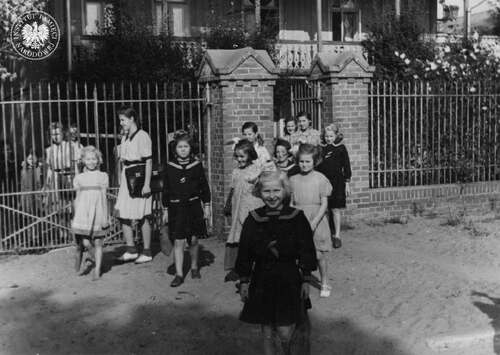Zajęcia codzienne wychowanków Domu Dziecka Rodziny Marii w Ciechocinku (fot. z zasobu IPN)