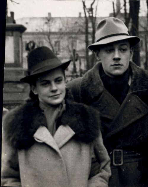 Stanisław Kontrowicz w towarzystwie kobiety na fotografii ze zbioru dot. lat 1941-1944 (z zasobu AIPN Poznań)