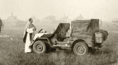 Msza św. przed wyruszeniem polskich żołnierzy do boju w sierpniu 1944 roku